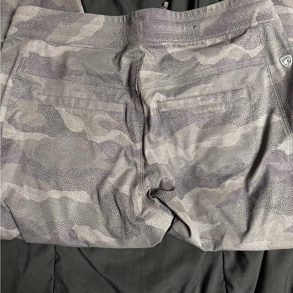 Kuhl Ladies Gray Camo Joggers with drawstring and pockets Size small - Picture 3 of 6